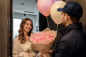 Подарки — Доставка букета с мишкой и шарами